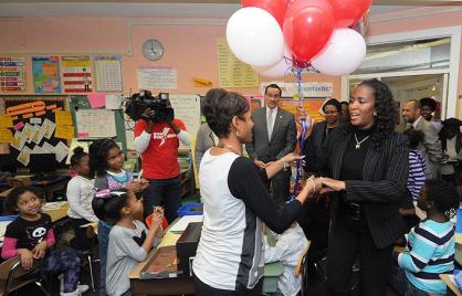 State Superintendent Hosanna Mahaley Greets 2012 DC teacher of the Year Perea Brown-Blackmon